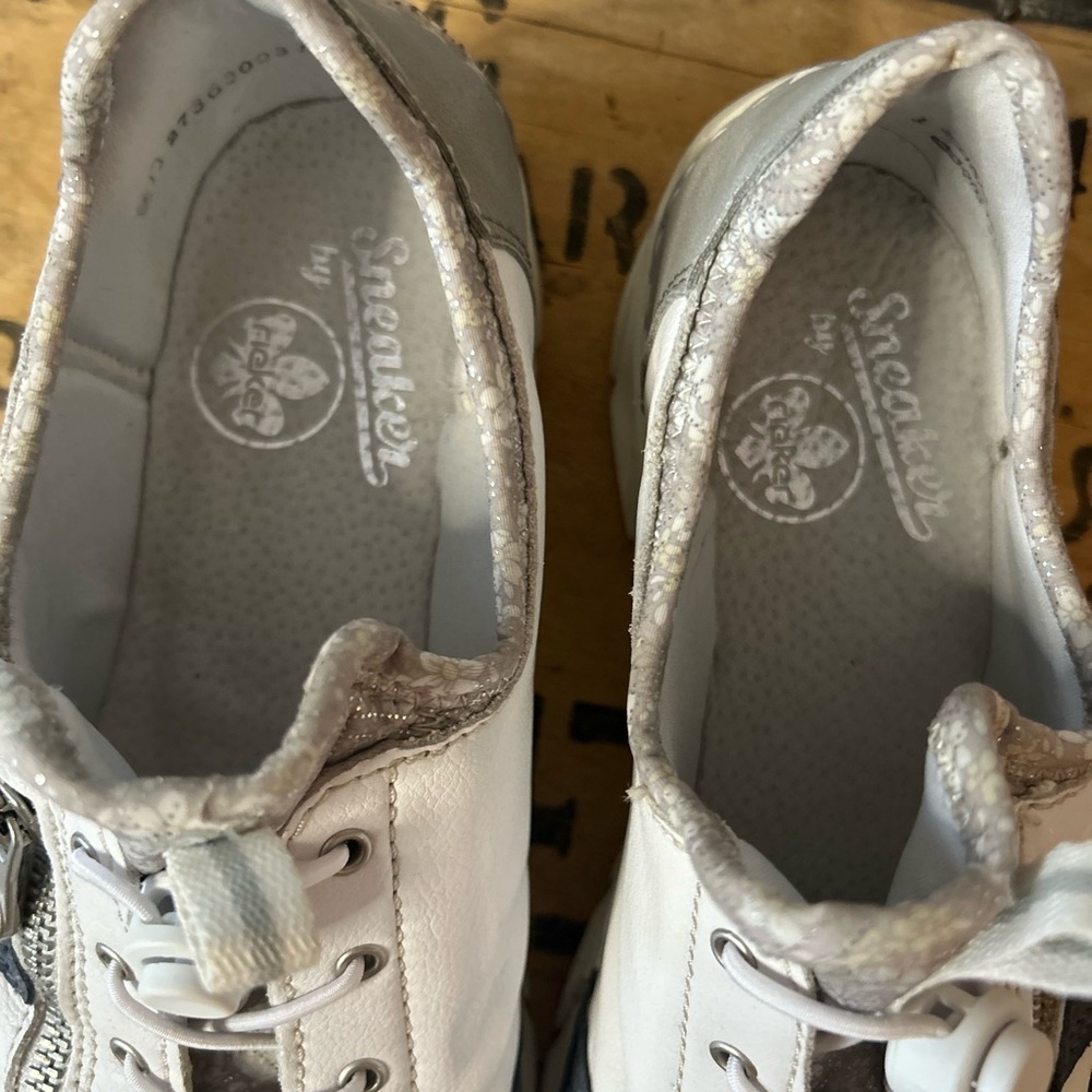 Rieker sneaker / like new - Picture 12 of 14